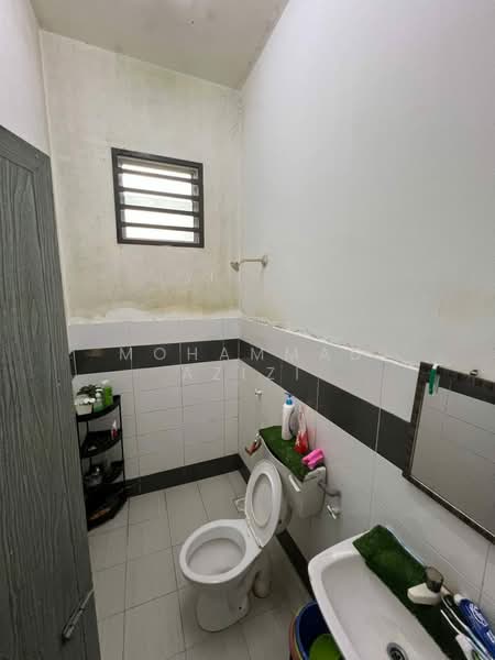 Semi-Detached House for Sale in Taman Kempadang Makmur (Kuantan) - Mohammad Azizi - Bathroom - PropertyGuru.com.my