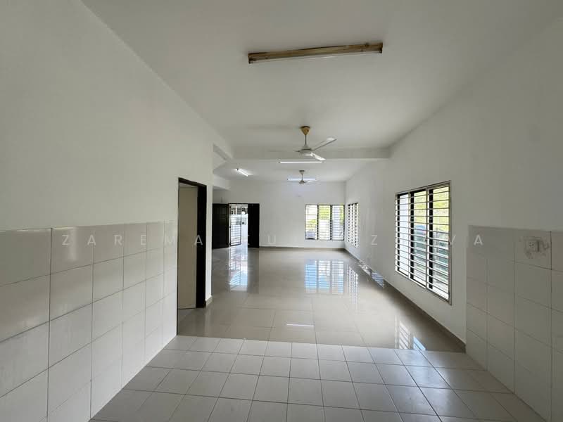 SAUJANA RAWANG: PHASE 14B1 & 14B2 untuk Untuk Dijual - RM 500,000, Feb 2026 - Living Room - PropertyGuru.com.my