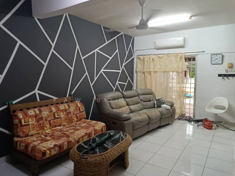 2-storey Terraced House for Sale in Seri Kembangan (Selangor) - Yaw Bon Chai - Living Room - PropertyGuru.com.my