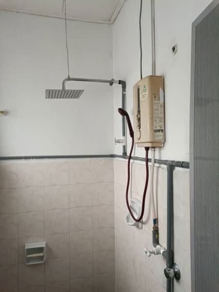 2-storey Terraced House for Sale in Seri Kembangan (Selangor) - Yaw Bon Chai - Bathroom - PropertyGuru.com.my