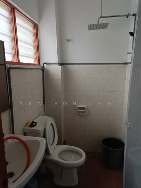 2-storey Terraced House for Sale in Seri Kembangan (Selangor) - Yaw Bon Chai - Bathroom - PropertyGuru.com.my