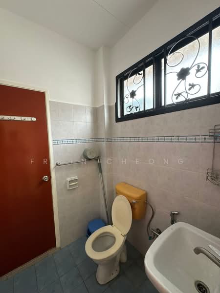 2-storey Terraced House for Rent in Taman Sri Sentosa 2 (Kulai) - Frain Cheong - Bathroom - PropertyGuru.com.my