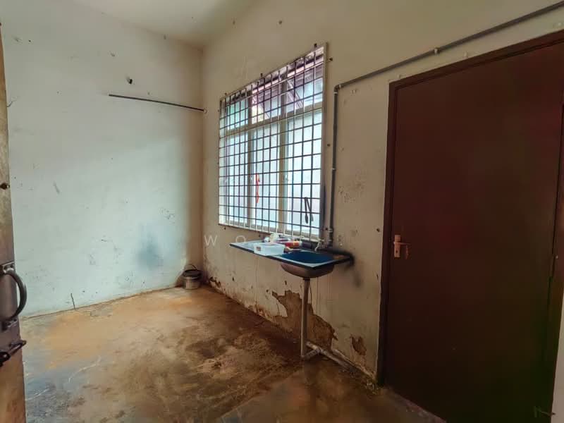 Shop for Rent in Taman Paya Rumput Utama (Paya Rumput) - Woon . - Interior - PropertyGuru.com.my