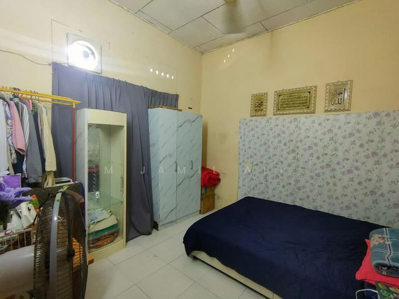 1-storey Terraced House for Sale in Yong Peng (Johor) - M Jamil Ali - Bedroom - PropertyGuru.com.my