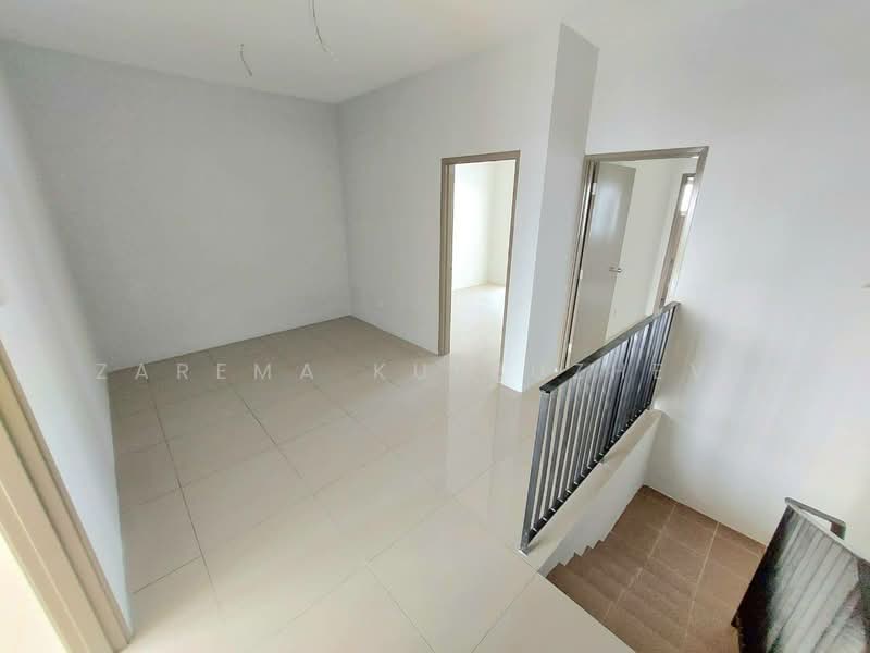 2-storey Terraced House for Sale in Kampung Selangor Dredging (Dengkil) - Zarema Kulbuzheva - Interior - PropertyGuru.com.my