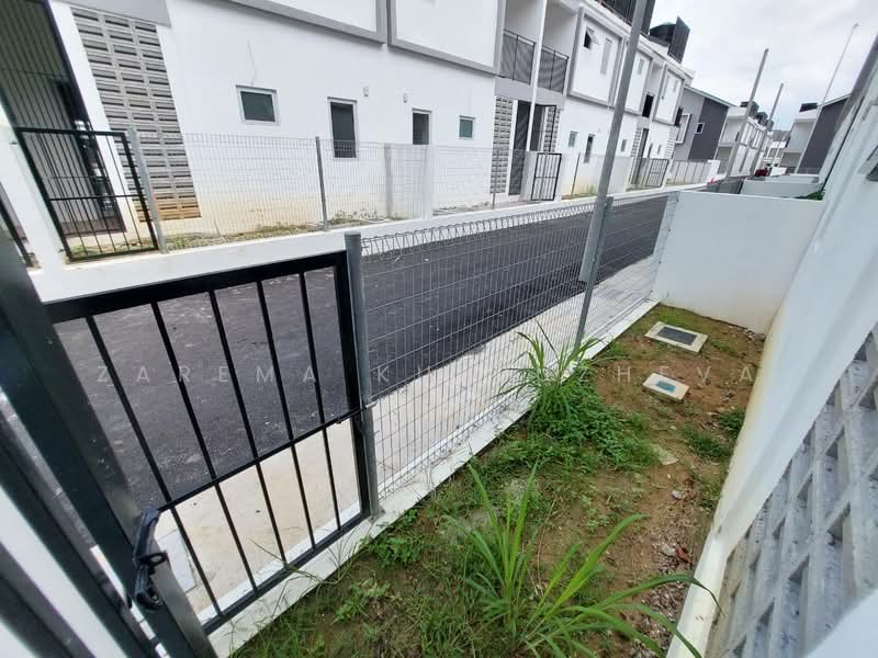 2-storey Terraced House for Sale in Kampung Selangor Dredging (Dengkil) - Zarema Kulbuzheva - Exterior - PropertyGuru.com.my