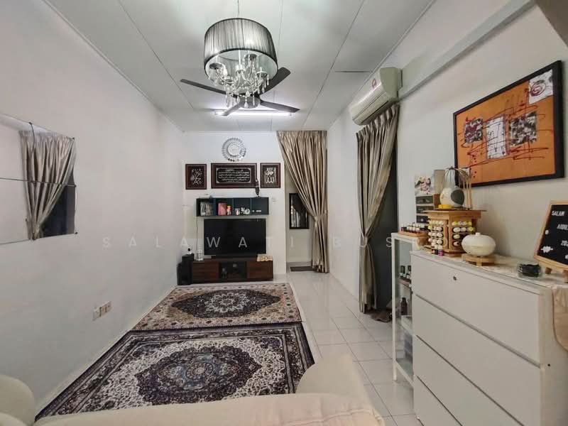 1-storey Terraced House for Sale in Bandar Saujana Putra (Tanjong Duabelas) - Salawati Busro - Living Room - PropertyGuru.com.my
