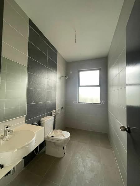2-storey Terraced House for Sale in Taman Glenmarie (Johor Bahru) - Alan Chew - Bathroom - PropertyGuru.com.my