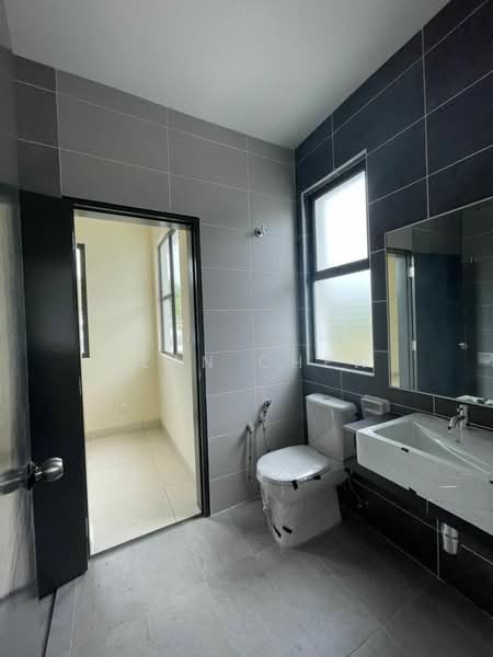 2-storey Terraced House for Sale in Taman Glenmarie (Johor Bahru) - Alan Chew - Bathroom - PropertyGuru.com.my