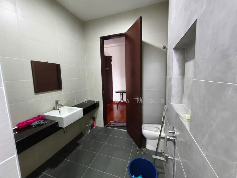 Terraced House for Sale in Alam Impian (Shah Alam) - Alavian Ramasamy - Bathroom - PropertyGuru.com.my