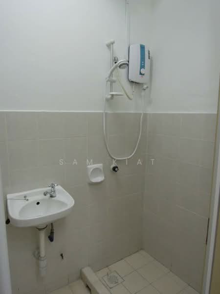 Apartment for Rent at Pangsapuri Jati 1 - SAM KIAT - Bathroom - PropertyGuru.com.my