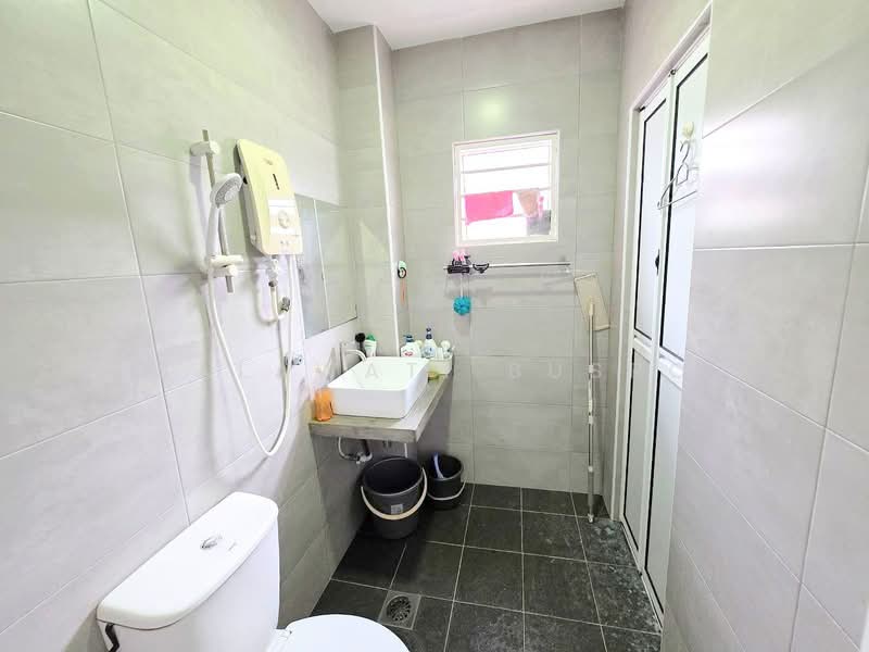 FULLY RENOVATED Double Storey Terrace Seksyen 23 Shah Alam untuk Untuk Dijual - RM 699,000, Feb 2026 - Bathroom - PropertyGuru.com.my