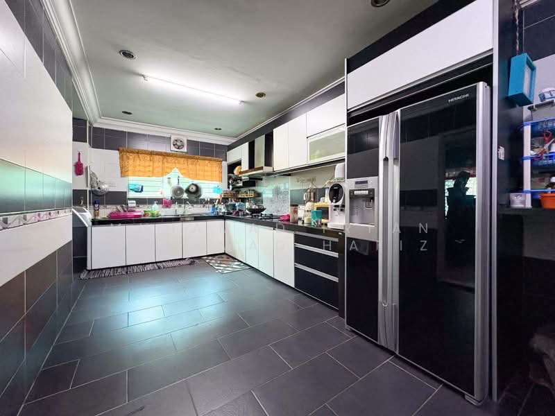 Seksyen 27 @ Shah Alam untuk Untuk Dijual - RM 725,000, Feb 2026 - Kitchen - PropertyGuru.com.my