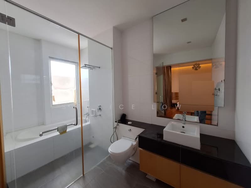 Semi-Detached House for Rent in Taman Nadayu 92 (Kajang) - Shanice Low - Bathroom - PropertyGuru.com.my