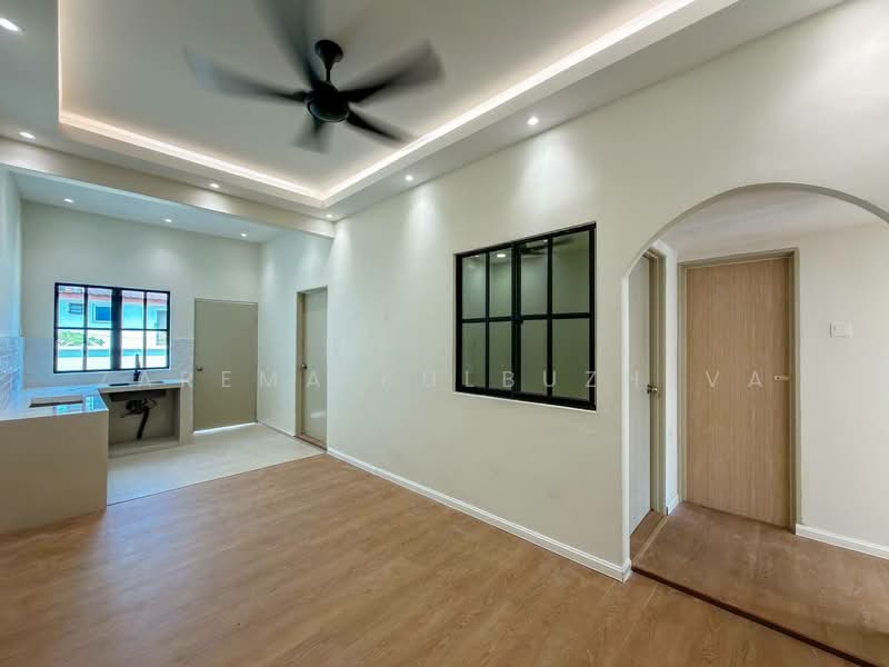 1-storey Terraced House for Sale in Semenyih (Selangor) - Zarema Kulbuzheva - Kitchen - PropertyGuru.com.my