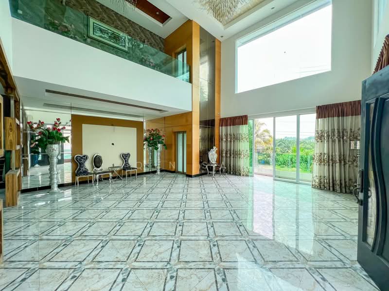 Bungalow for Sale in Seri Kembangan (Selangor) - Shiqin Saidin - Entrance - PropertyGuru.com.my