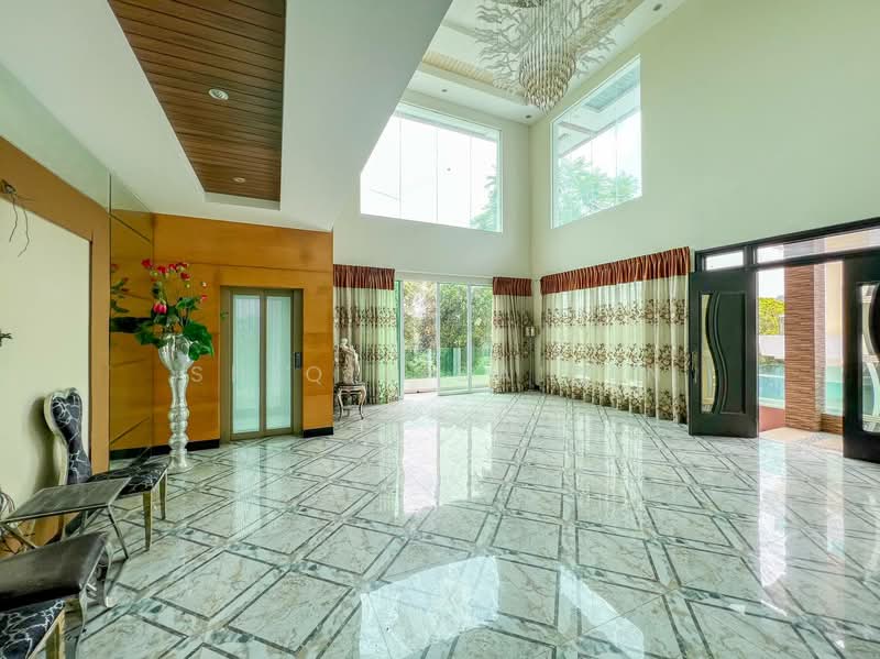 Bungalow for Sale in Seri Kembangan (Selangor) - Shiqin Saidin - Entrance - PropertyGuru.com.my