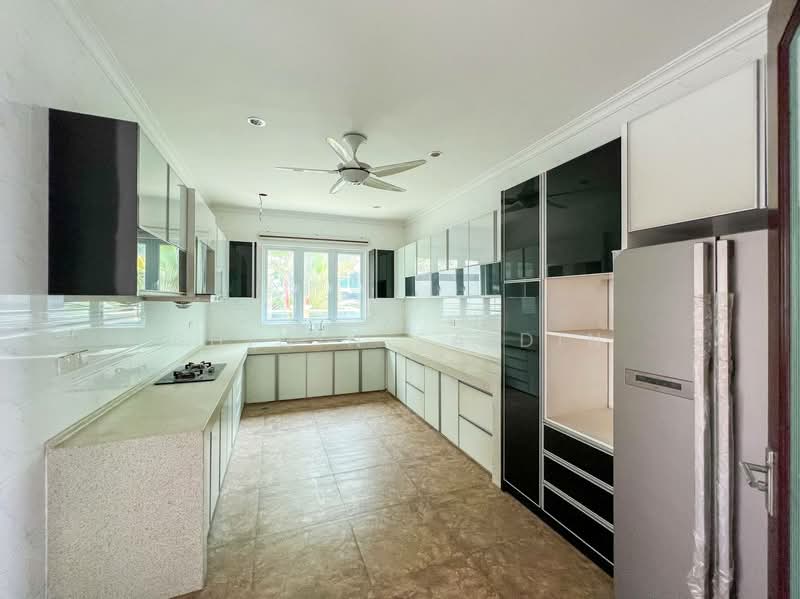 Bungalow for Sale in Seri Kembangan (Selangor) - Shiqin Saidin - Kitchen - PropertyGuru.com.my