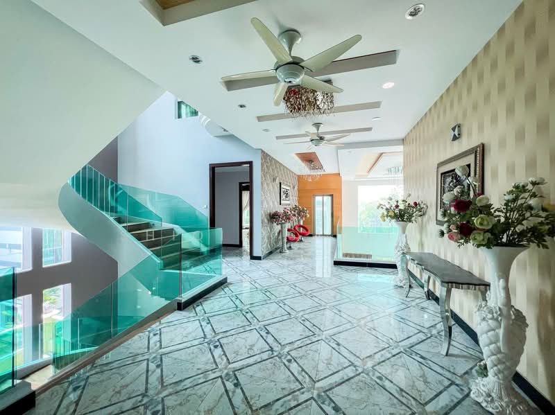 Bungalow for Sale in Seri Kembangan (Selangor) - Shiqin Saidin - Entrance - PropertyGuru.com.my