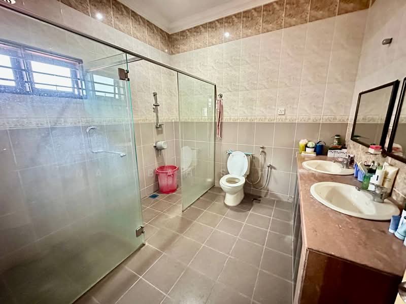 Bungalow for Sale in Kampung Tunku (Petaling Jaya) - Najibah Sahari - Bathroom - PropertyGuru.com.my
