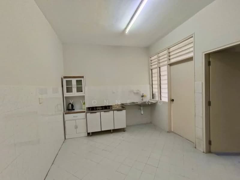 Permas Jaya untuk Untuk Disewa - RM 2,000 /bulan, Feb 2026 - Kitchen - PropertyGuru.com.my
