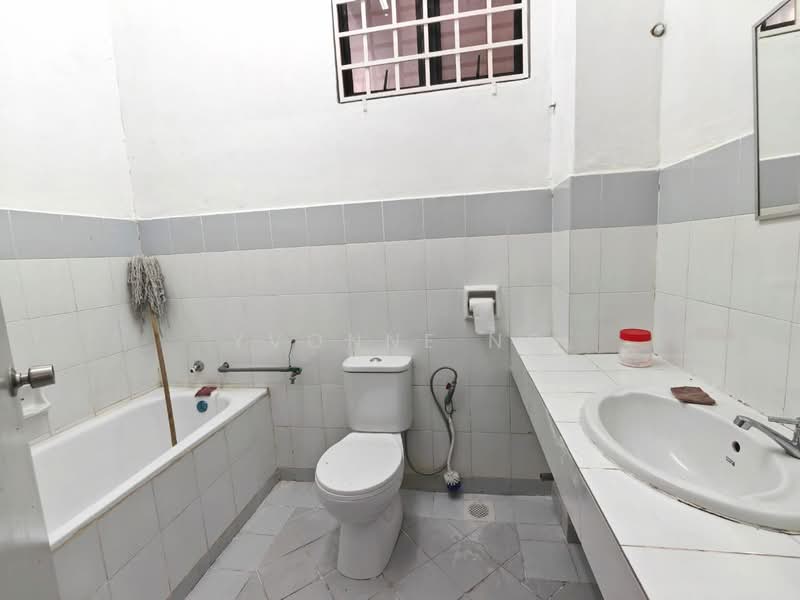 Bandar Baru Permas Jaya untuk Untuk Disewa - RM 2,100 /bulan, Feb 2026 - Bathroom - PropertyGuru.com.my