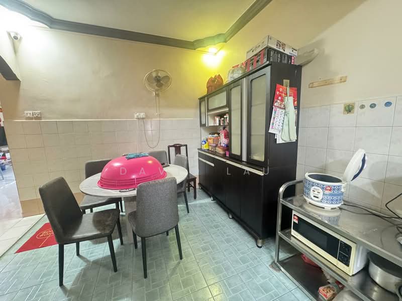 2-storey Terraced House for Sale in Bandar Indahpura (Kulai) - David Lau - Kitchen - PropertyGuru.com.my