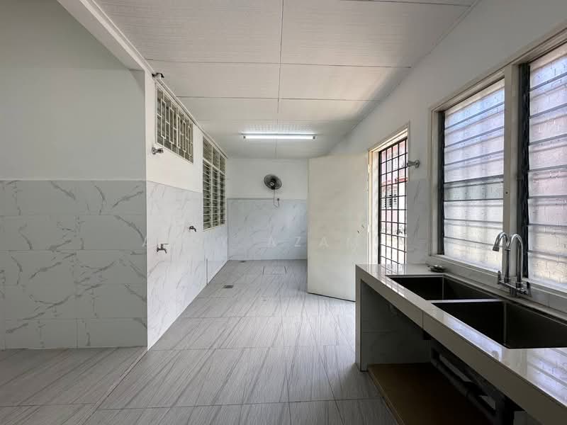 2-storey Terraced House for Rent in Seputeh (Kuala Lumpur) - Adly Azamin - Kitchen - PropertyGuru.com.my