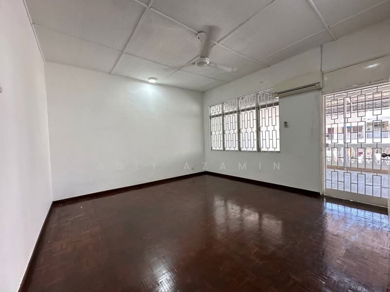 2-storey Terraced House for Rent in Seputeh (Kuala Lumpur) - Adly Azamin - Living Room - PropertyGuru.com.my