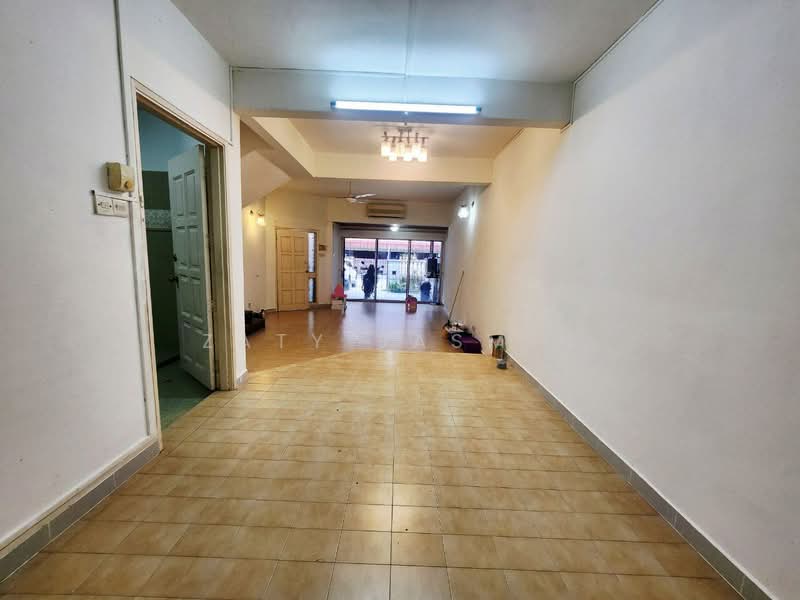 2-storey Terraced House for Sale in Taman TAR (Tun Abdul Razak) (Ampang) - Zaty Jasmin - Living Room - PropertyGuru.com.my