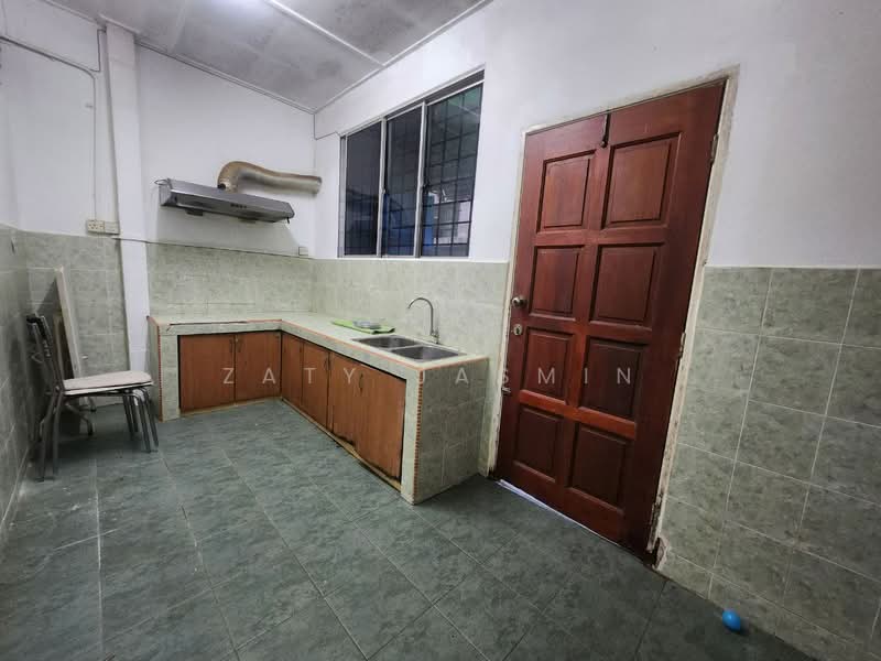 2-storey Terraced House for Sale in Taman TAR (Tun Abdul Razak) (Ampang) - Zaty Jasmin - Kitchen - PropertyGuru.com.my