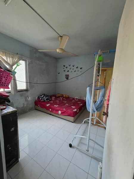 Flat for Sale at Bandar Selesa Jaya - Merry Chua - Bedroom - PropertyGuru.com.my