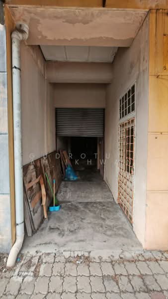 Shop / Office for Sale in Taman Iks Pkns Seksyen 9 (Bangi) - Gudrotullah Ikhwan - Entrance - PropertyGuru.com.my