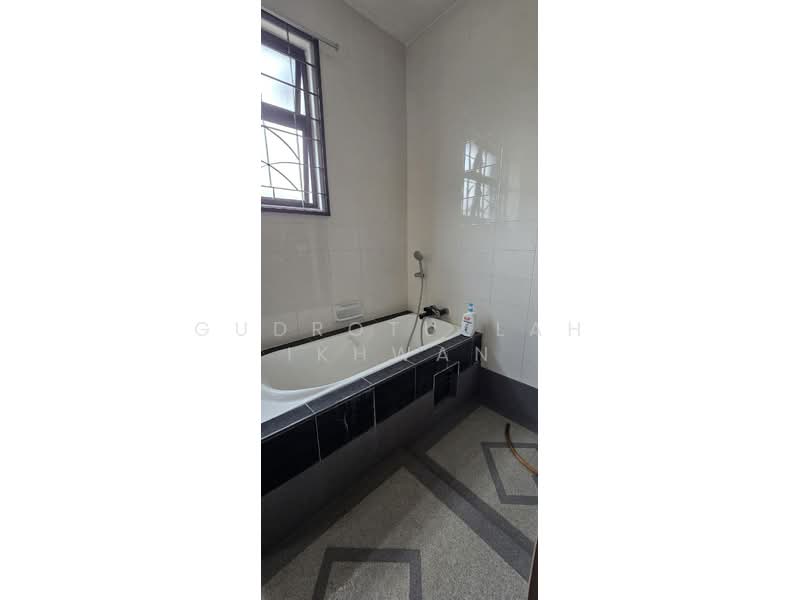 Semi-Detached House for Sale in Presint 15 (Putrajaya) - Gudrotullah Ikhwan - Bathroom - PropertyGuru.com.my