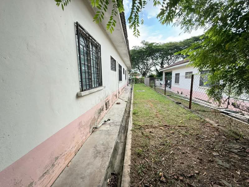 Bungalow for Sale in Taman Pinggiran Putra (Seri Kembangan) - Fazri Omar - Exterior - PropertyGuru.com.my