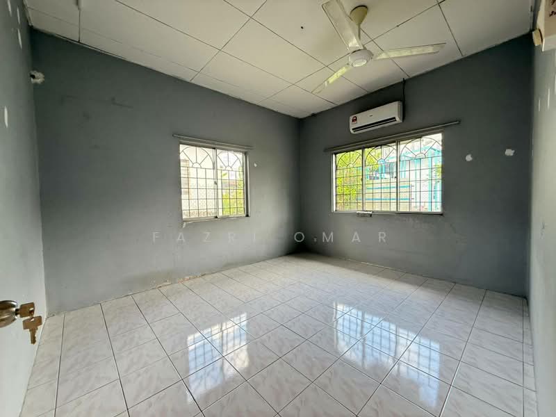 Bungalow for Sale in Taman Pinggiran Putra (Seri Kembangan) - Fazri Omar - Interior - PropertyGuru.com.my