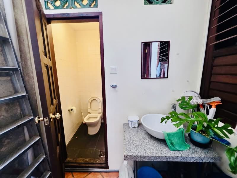 2-storey Terraced House for Sale in Lorong Seck Chuan (George Town) - Jeffrey Yeoh - Bathroom - PropertyGuru.com.my