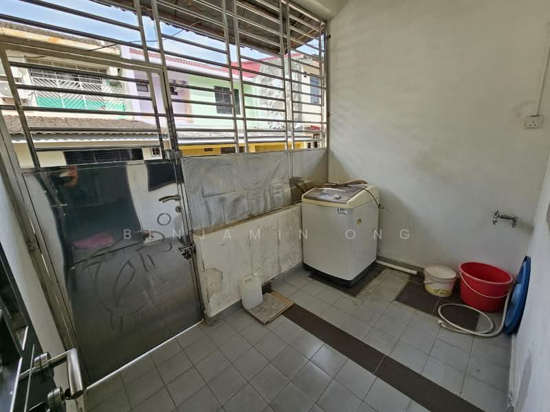 Rumah Teres 2 Tingkat untuk Dijual di Taman Johor Jaya (Johor Bahru) - Benjamin Ong - Balcony - PropertyGuru.com.my