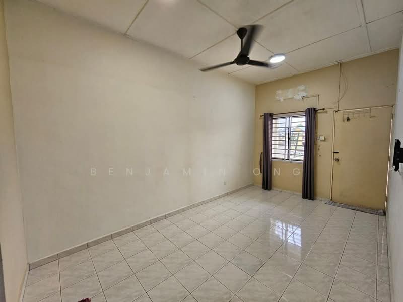 Rumah Teres 2 Tingkat untuk Dijual di Taman Johor Jaya (Johor Bahru) - Benjamin Ong - Living Room - PropertyGuru.com.my