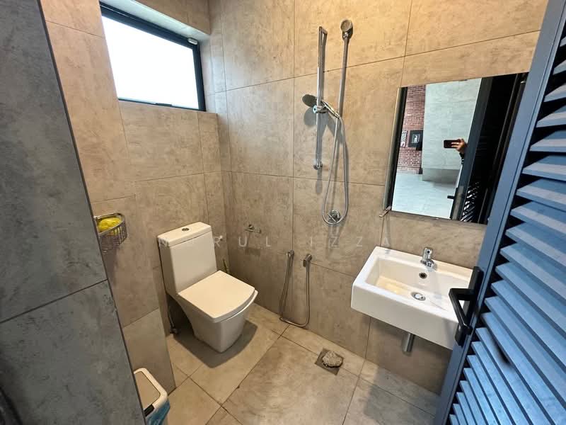 Semi-D Factory for Sale in Taman Sains Selangor (Kota Damansara) - Nurul Izza - Bathroom - PropertyGuru.com.my