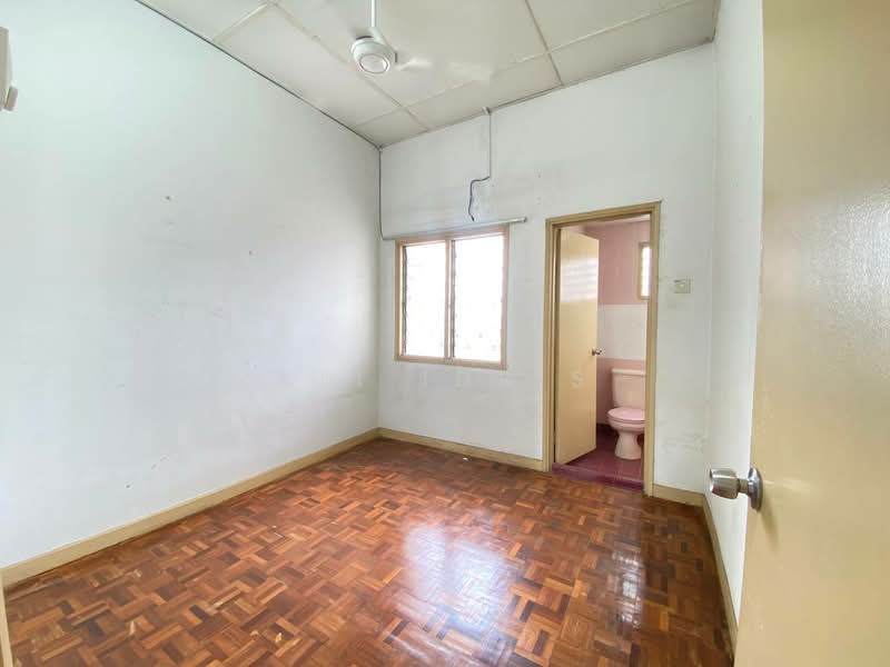 2-storey Terraced House for Sale in Seksyen 8 (Shah Alam) - Ali Idris - Bedroom - PropertyGuru.com.my