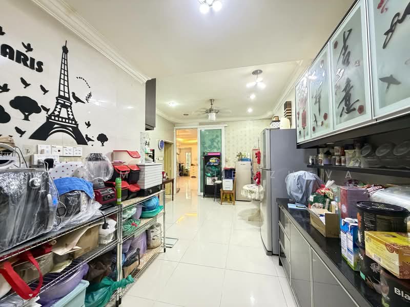 2-storey Terraced House for Sale in Puchong (Selangor) - Zarema Kulbuzheva - Kitchen - PropertyGuru.com.my