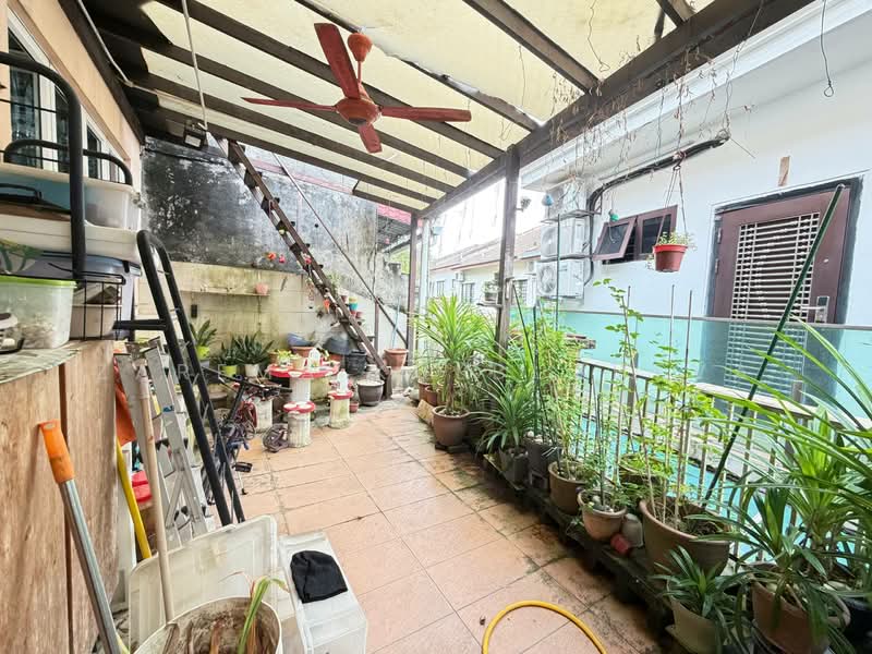 2-storey Terraced House for Sale in Puchong (Selangor) - Zarema Kulbuzheva - Balcony - PropertyGuru.com.my