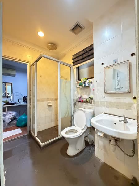 2-storey Terraced House for Sale in Puchong (Selangor) - Zarema Kulbuzheva - Bathroom - PropertyGuru.com.my