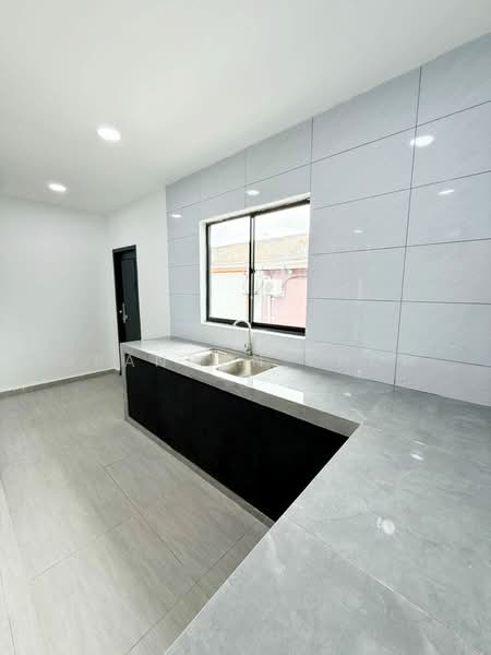 Taman Ungku Tun Aminah untuk Untuk Dijual - RM 608,000, Mac 2026 - Kitchen - PropertyGuru.com.my