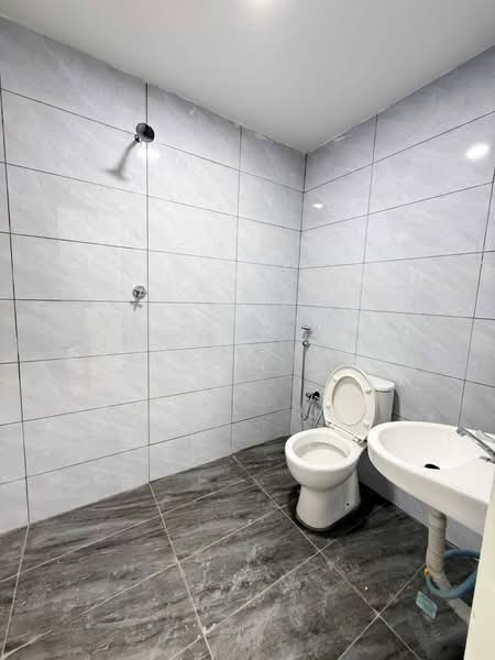 Taman Ungku Tun Aminah untuk Untuk Dijual - RM 608,000, Mac 2026 - Bathroom - PropertyGuru.com.my