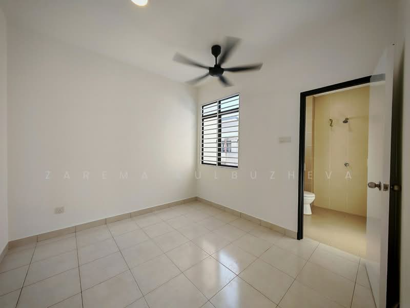 2-storey Terraced House for Sale in Rawang (Selangor) - Zarema Kulbuzheva - Bedroom - PropertyGuru.com.my