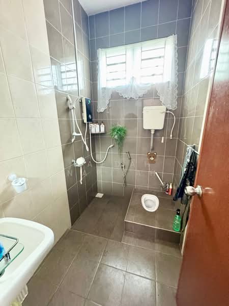 Semi-Detached House for Sale in Pontian (Johor) - Saedah Napisah - Bathroom - PropertyGuru.com.my