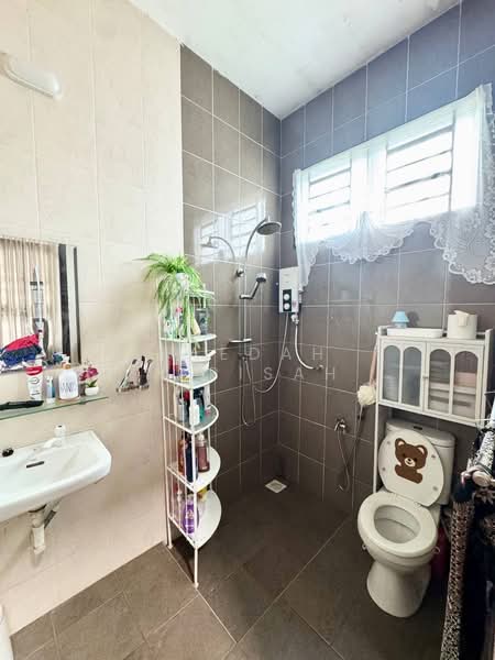 Semi-Detached House for Sale in Pontian (Johor) - Saedah Napisah - Bathroom - PropertyGuru.com.my