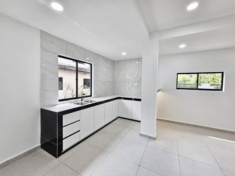 2-storey Terraced House for Sale in Taman Daya (Johor Bahru) - Yik Tat - Kitchen - PropertyGuru.com.my